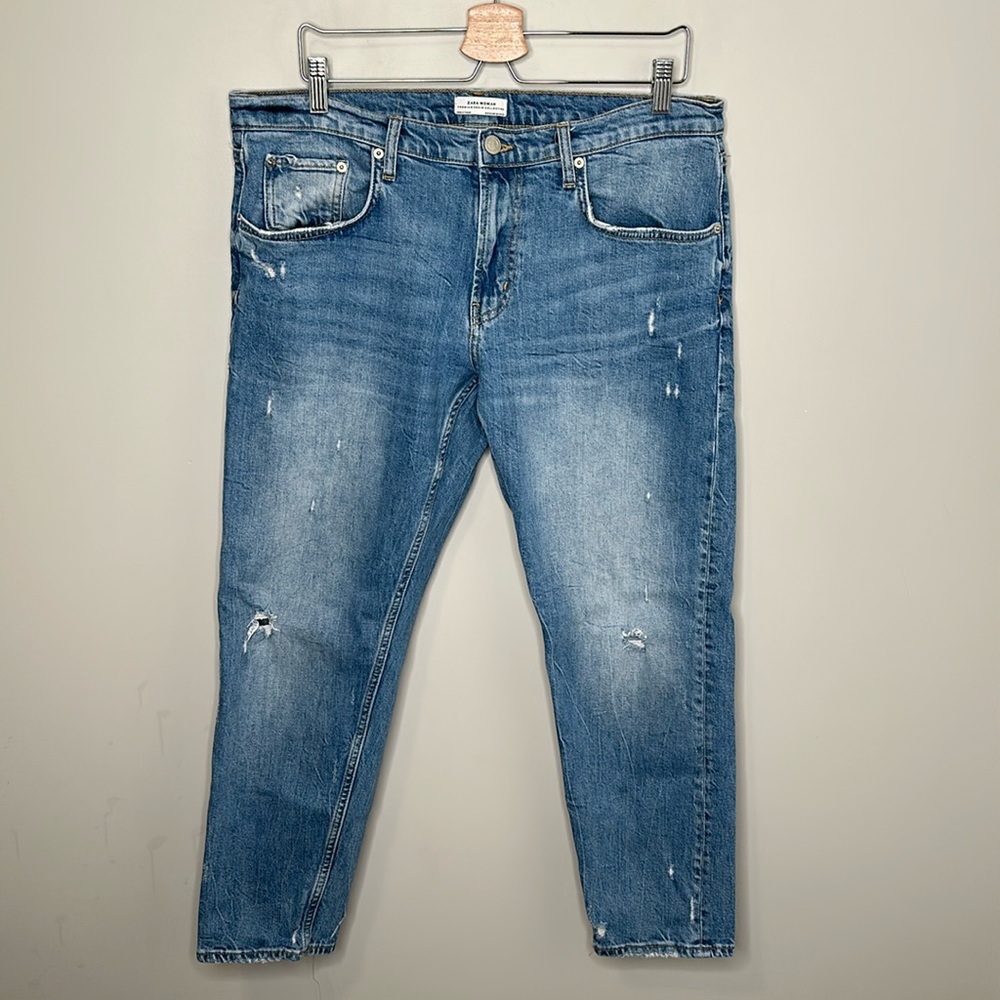 Zara Women Light Blue Wash Distressed Ankle Jeans